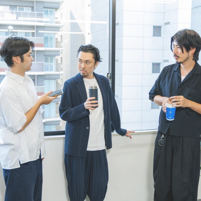 話す社員