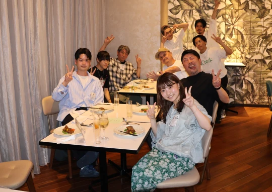 社内で働く人の写真